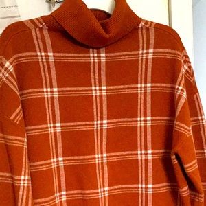 Women’s Sweater, Great Condition.